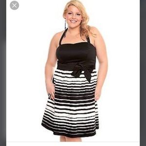 Torrid dress size 22